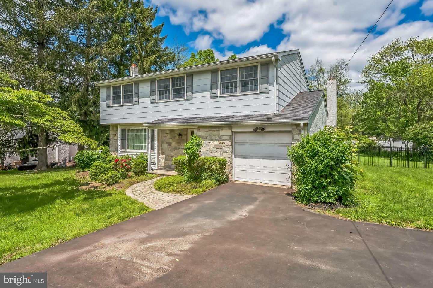 Property Photo:  102 Meadowood Drive  PA 19446 