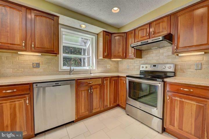 Property Photo: 12246 Westwood Hills Drive VA 20171