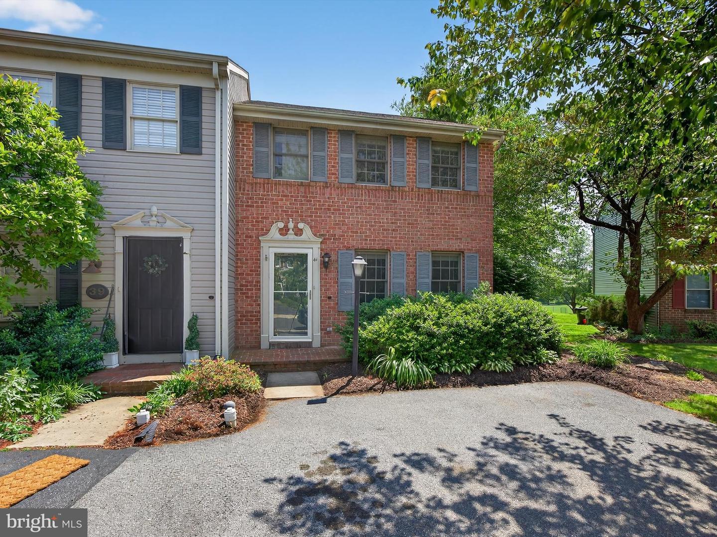 Property Photo:  41 Laurie Lane  PA 17543 