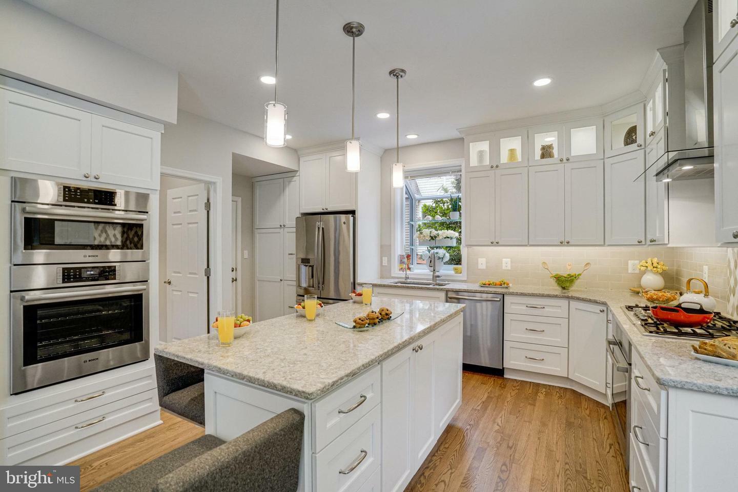 6869 Washington Boulevard  Arlington VA 22213 photo