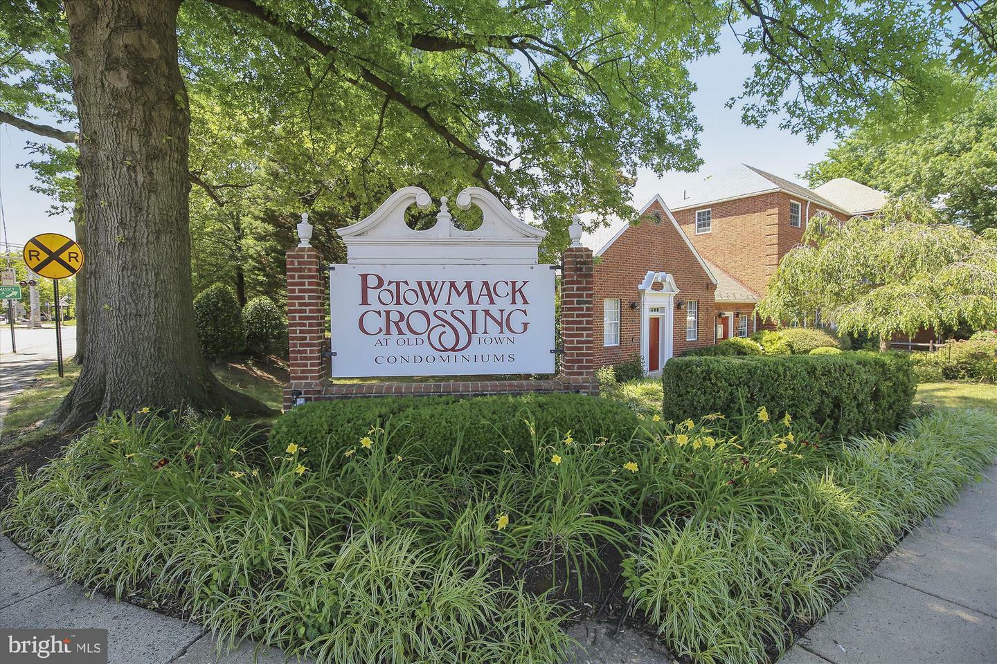 1712 W Abingdon Drive 102  Alexandria VA 22314 photo
