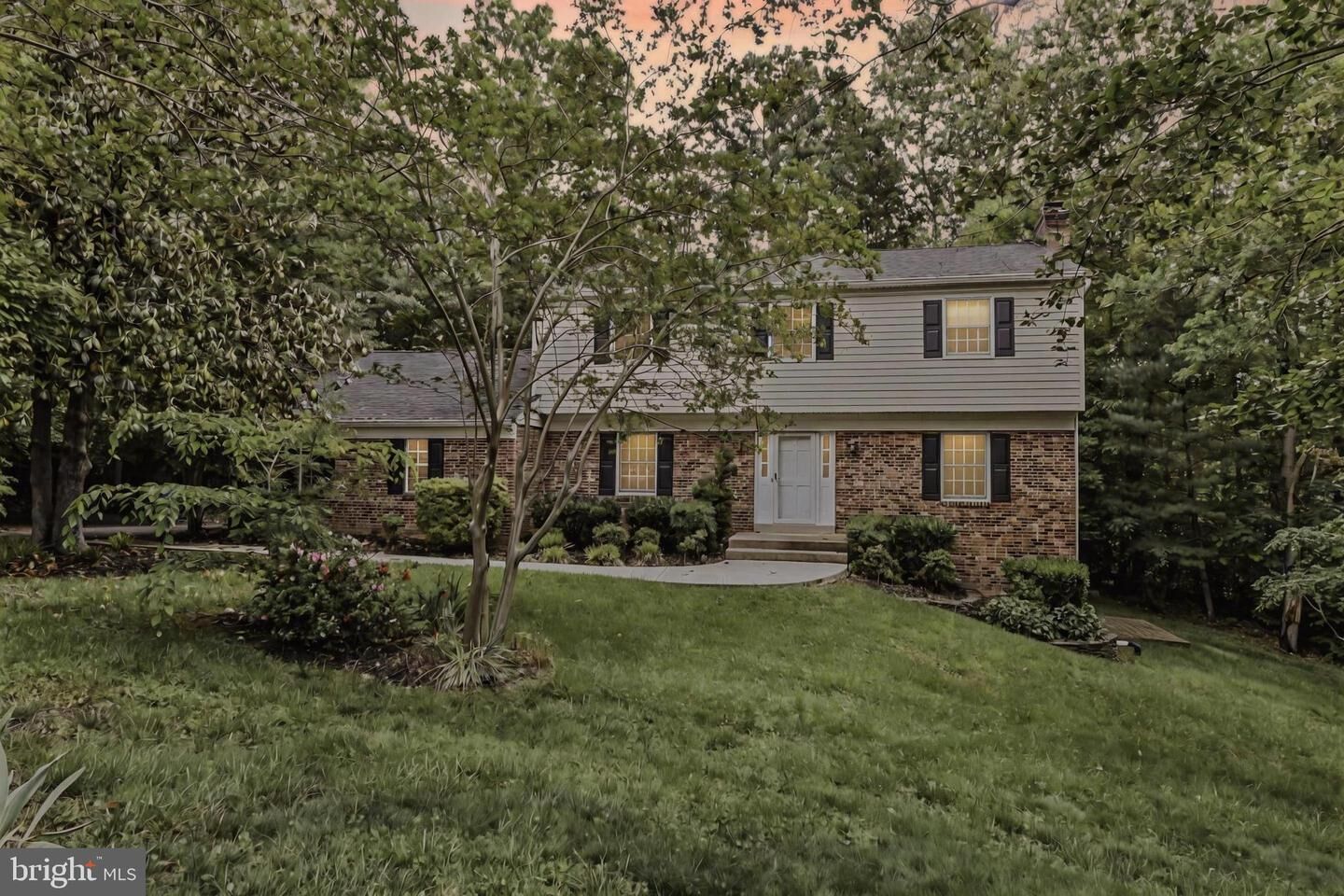 Property Photo:  8504 Shadeway Place  VA 22153 