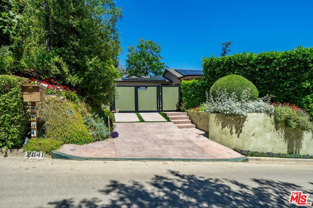 Property Photo: 2841 Montcalm Ave CA 90046
