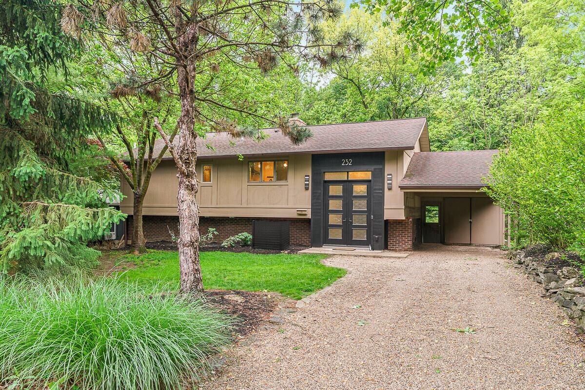 Property Photo: 232 Hardy Way OH 43085