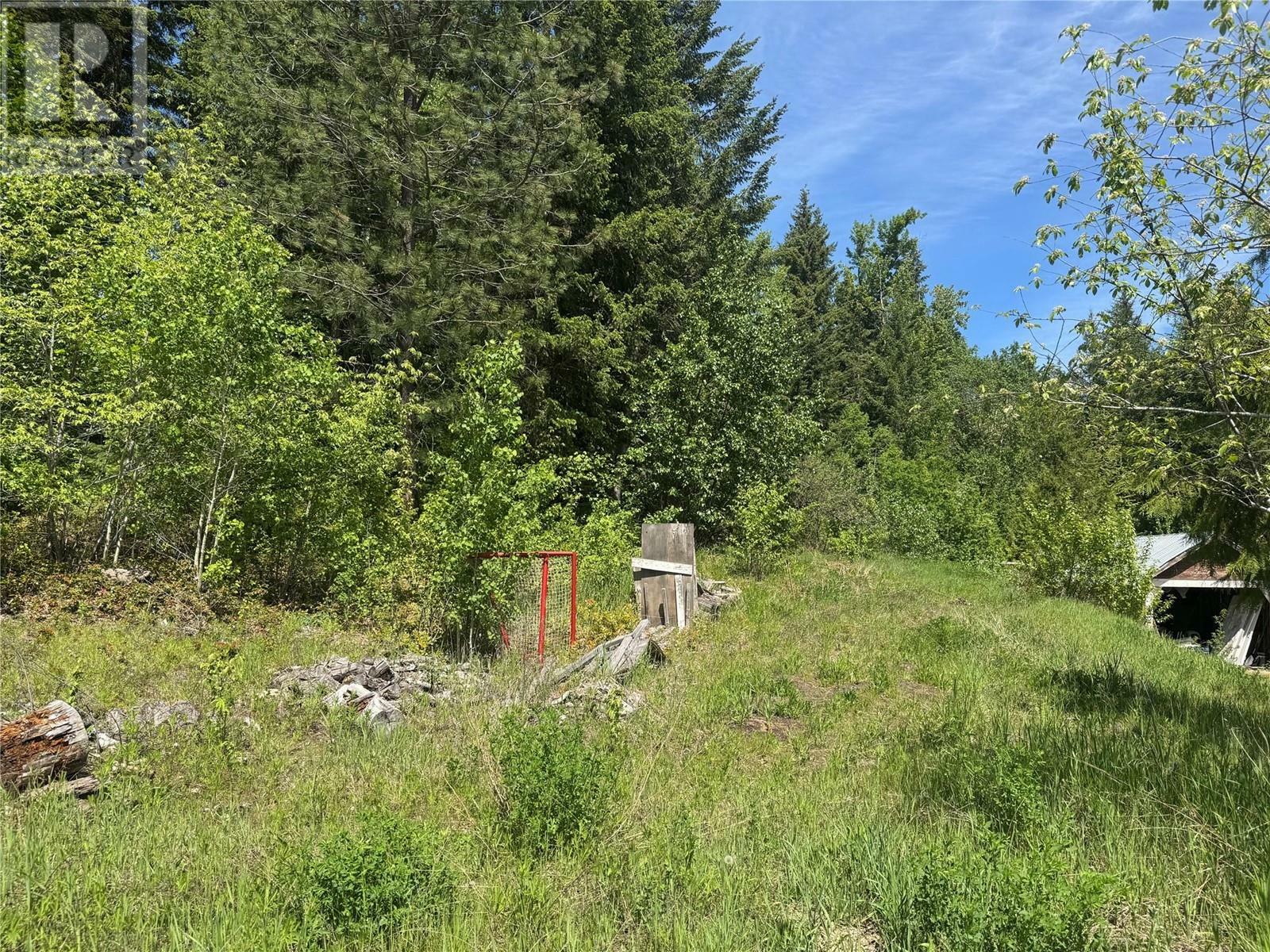 Photo de la propriété:  4981 5 Avenue Southwest  BC V1E 2Y9 