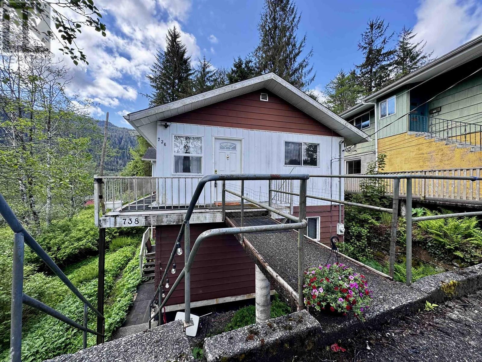 Property Photo: 738 Taylor Street BC V8J 3M6