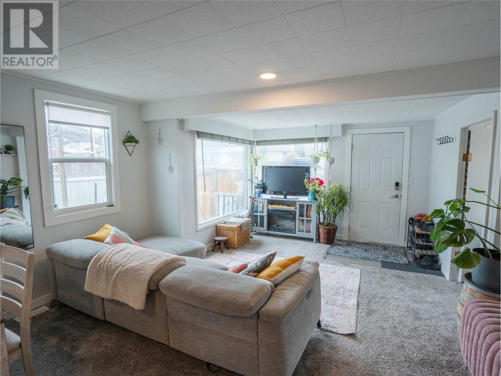 Property Photo: 513 Municipal Avenue BC V2A 2R3