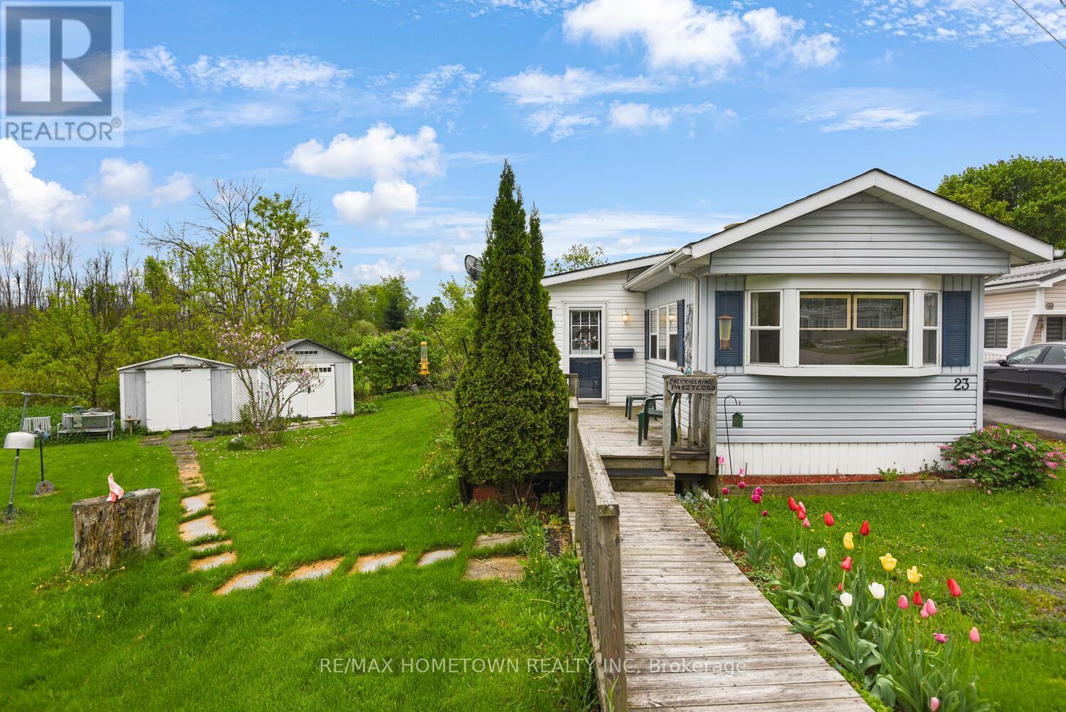 Property Photo: 1871 Oxford Avenue 23 ON K6B 7B5