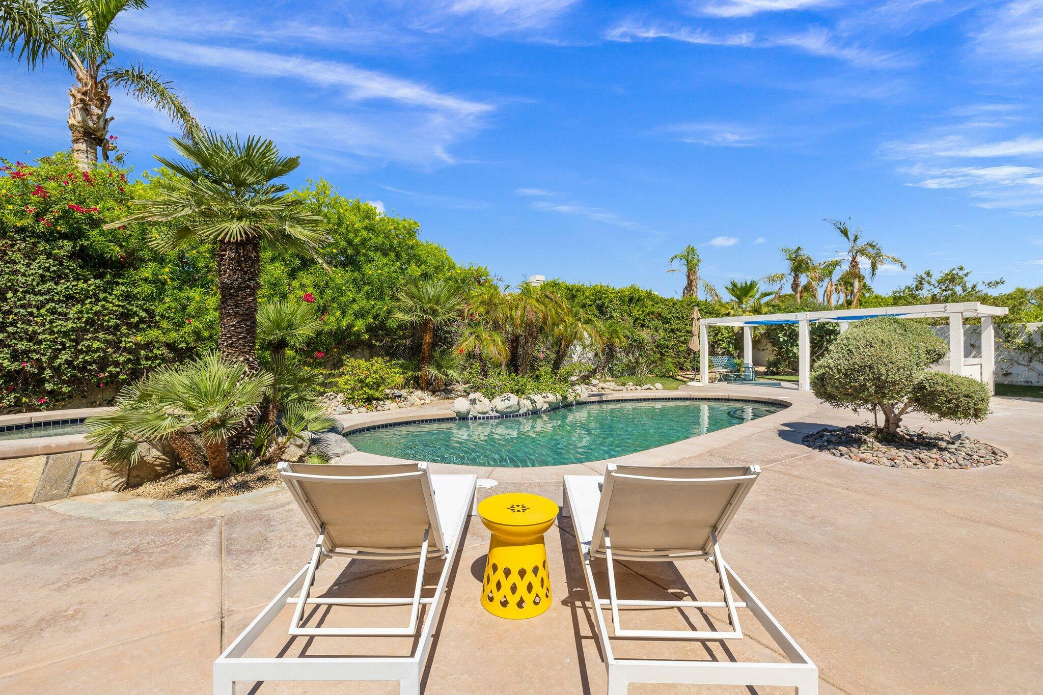 Property Photo: 7 King Edward Court CA 92270