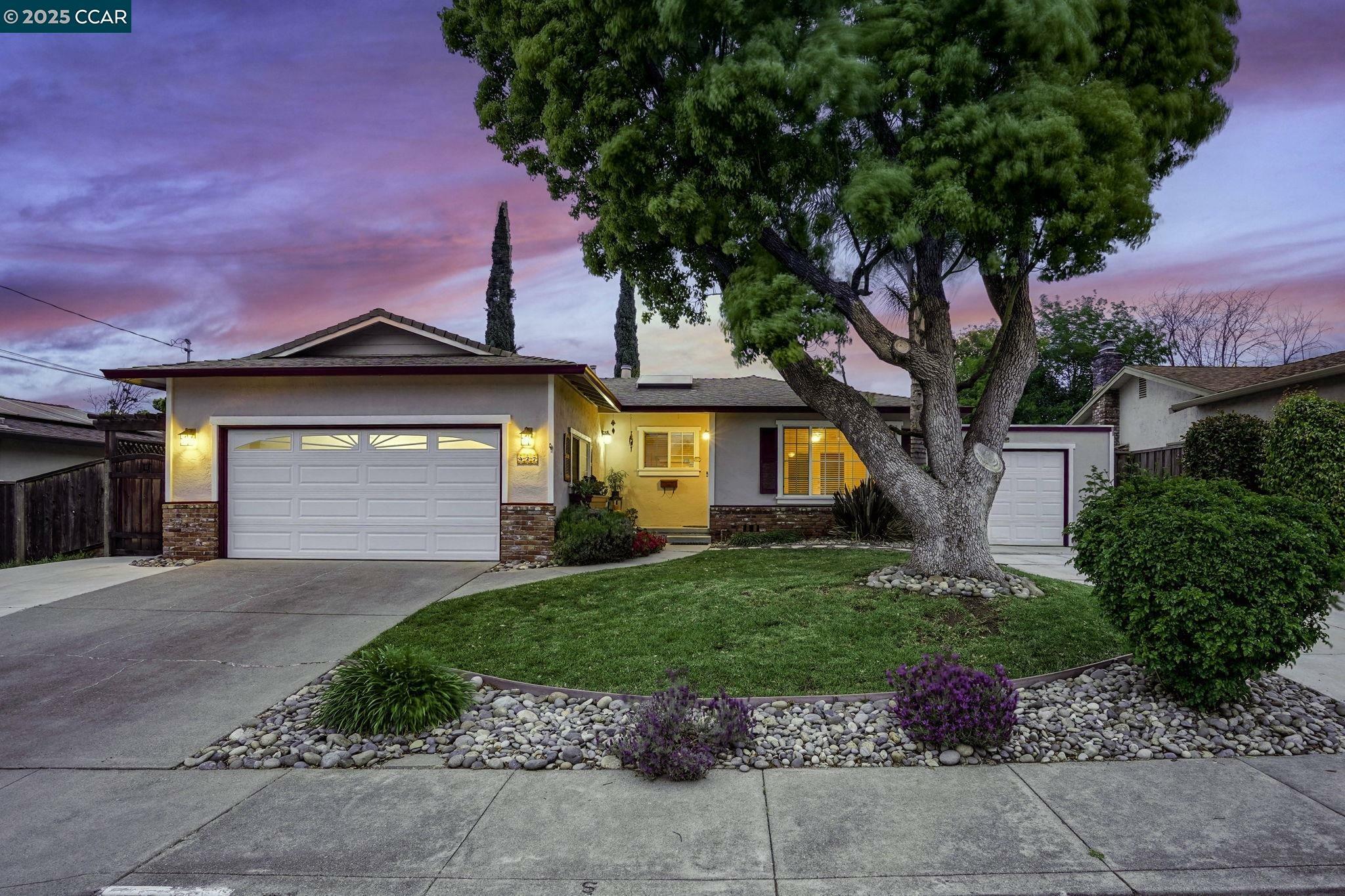 Property Photo: 427 Dale Rd CA 94553