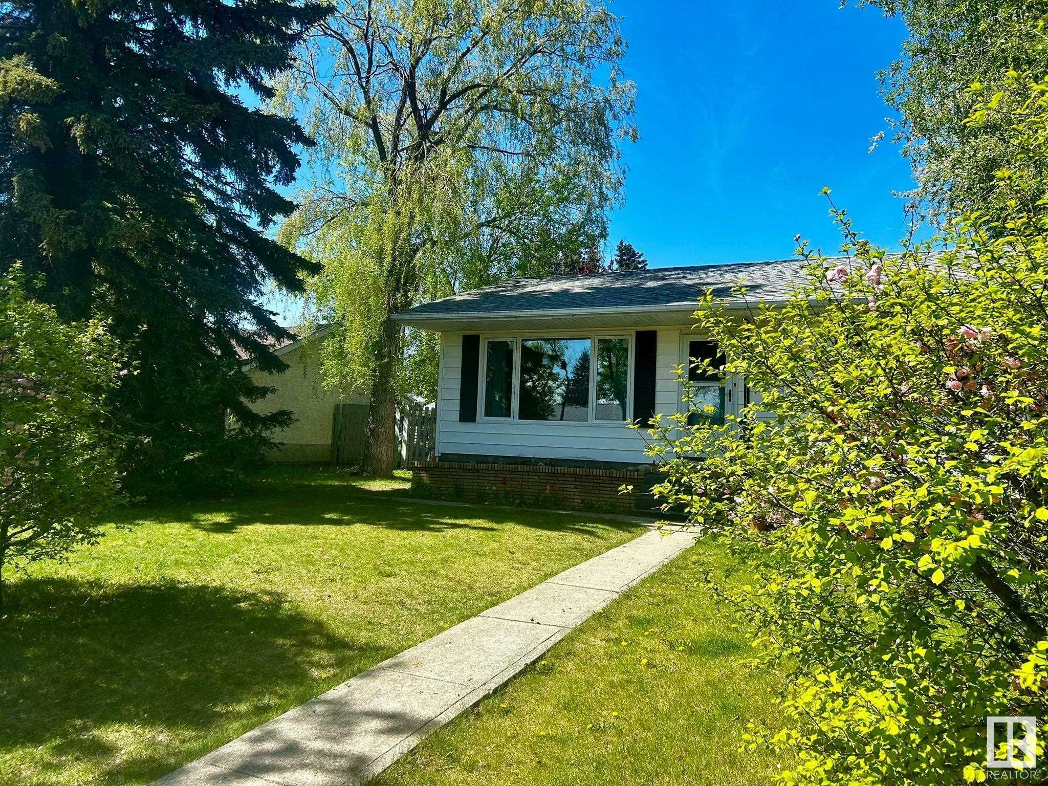 Property Photo:  5036 47 Street  AB T7A 1C7 