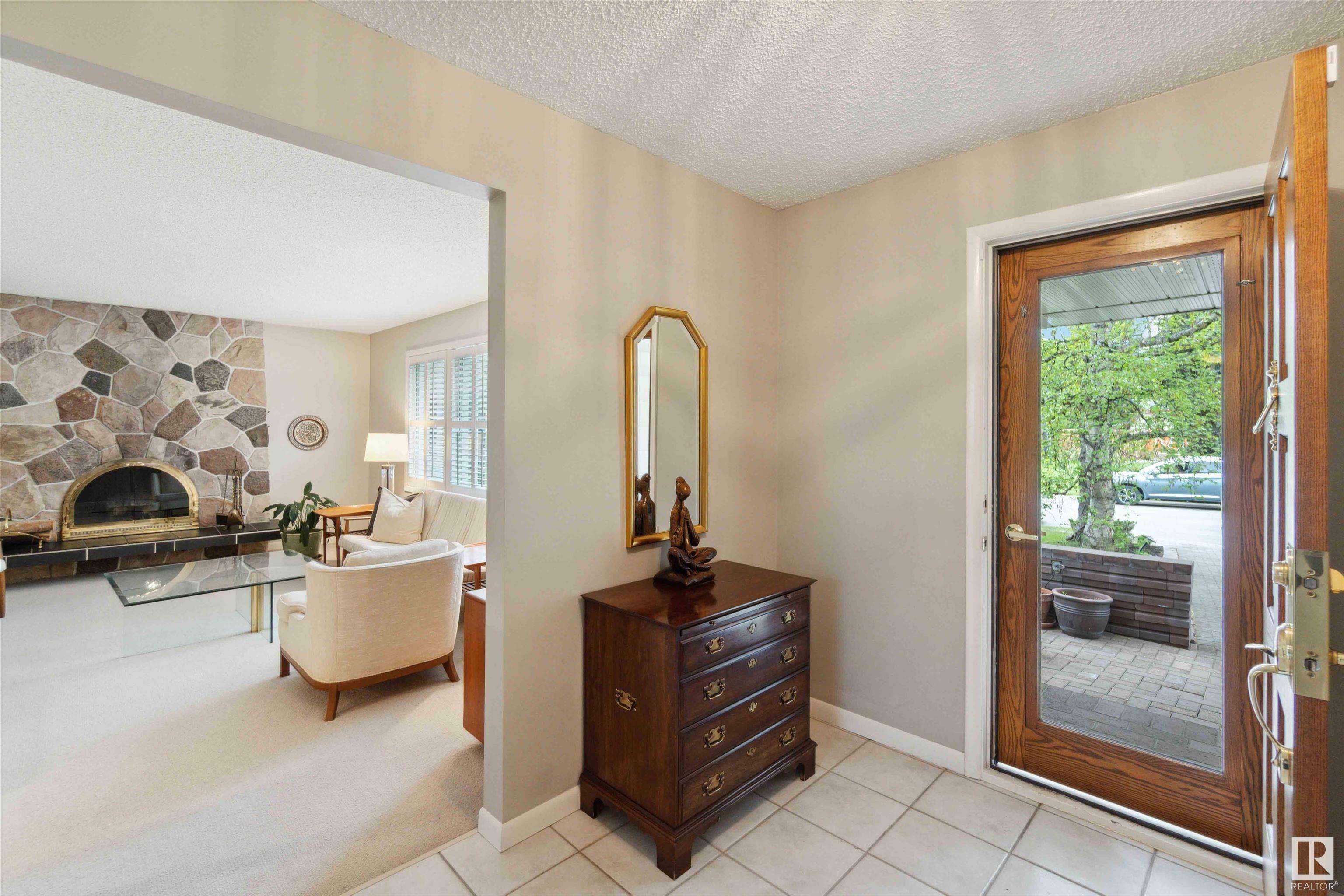 Photo de la propriété: 4727 139 Street NW AB T6H 3Z3