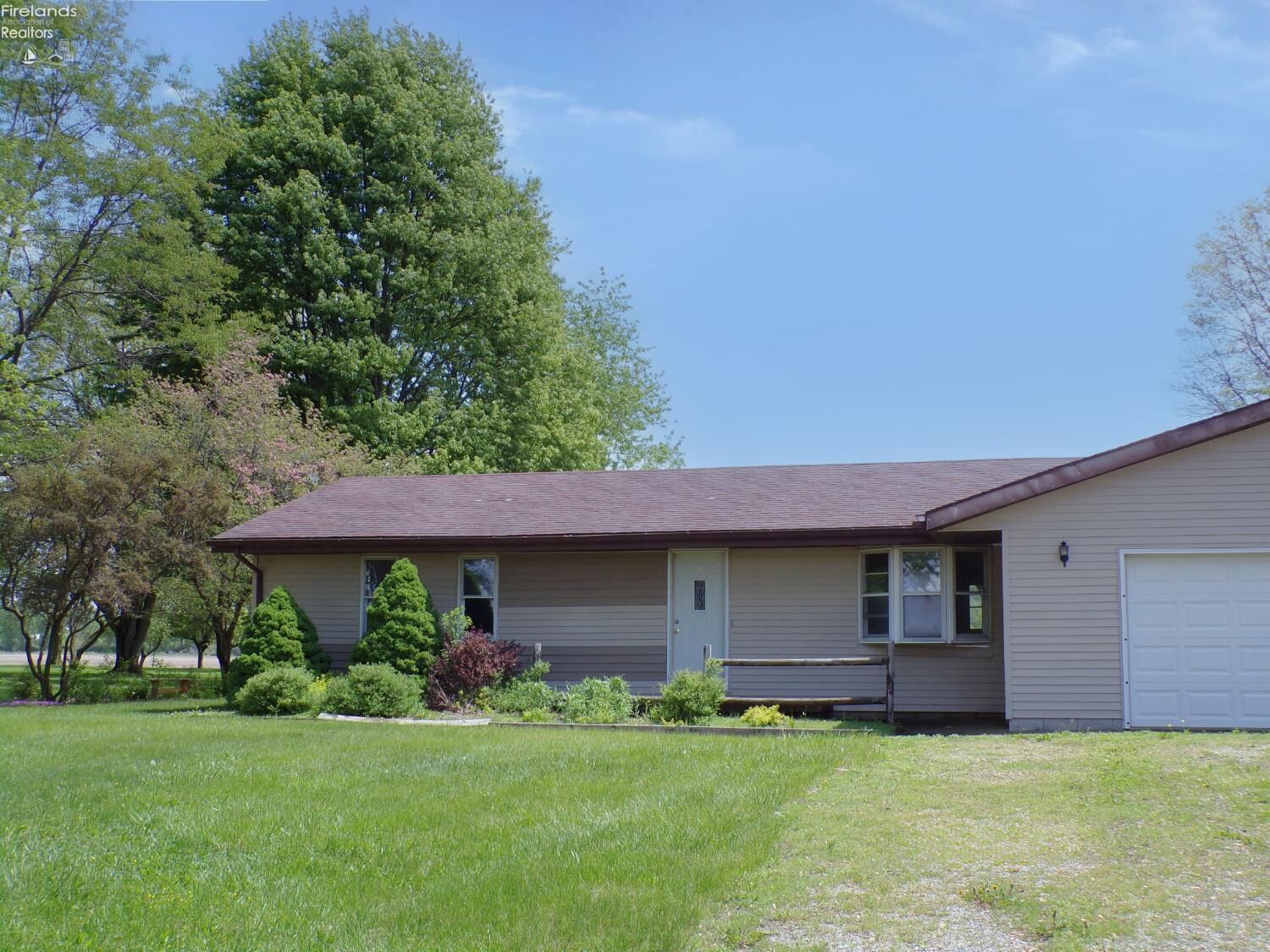 Property Photo: 9584 Bradner Road OH 43457
