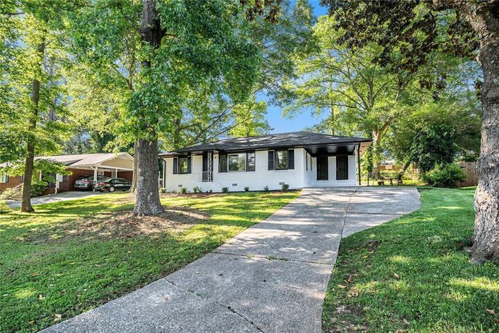 Property Photo: 1207 Ellington Drive GA 30260
