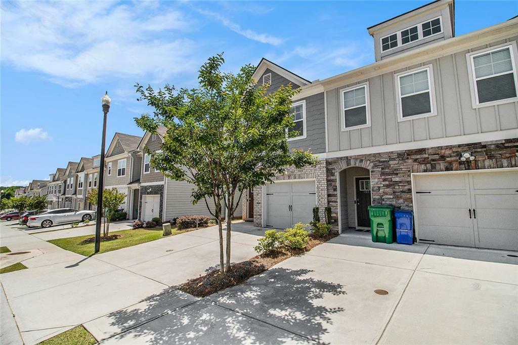 Property Photo: 1884 Plainsboro Drive GA 30058
