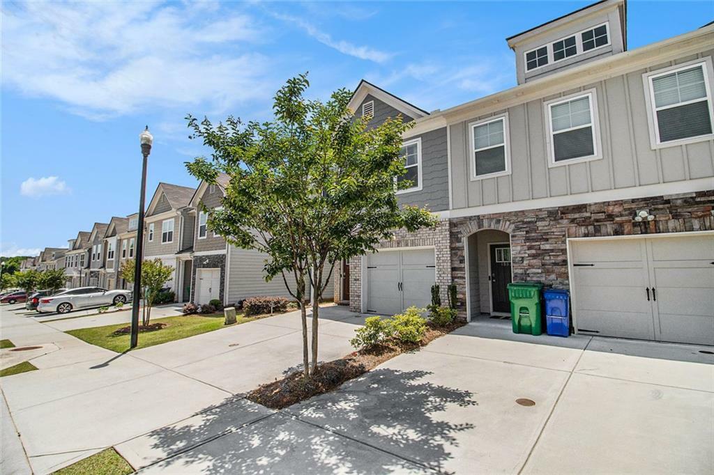 Property Photo: 1884 Plainsboro Drive GA 30058