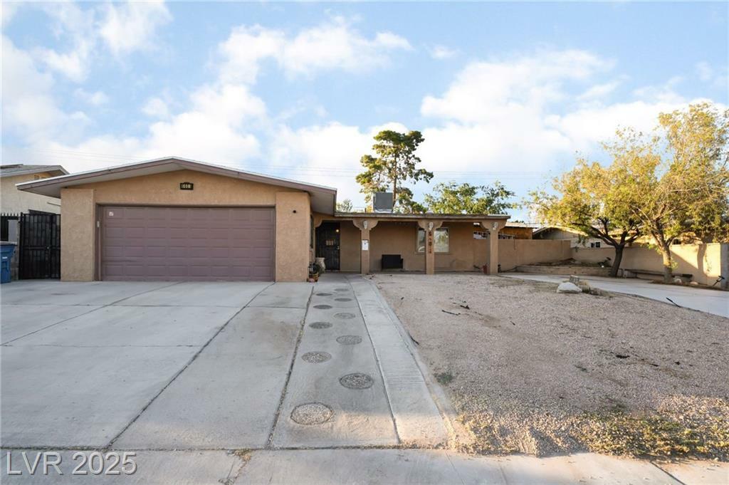Property Photo: 6608 Burgundy Way NV 89107