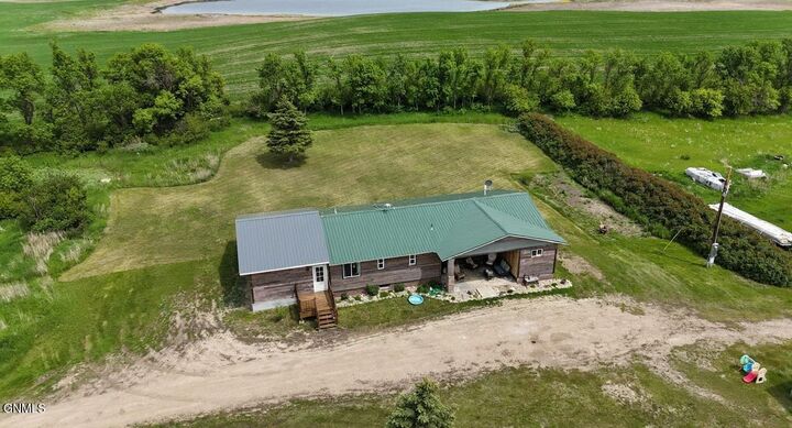 Property Photo:  1632 12th Avenue NW  ND 58575 