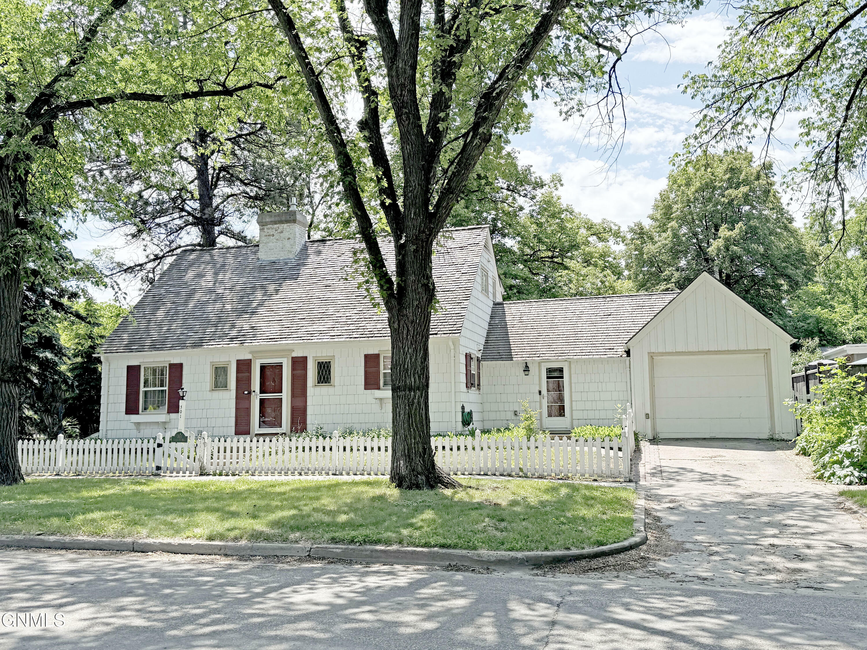 Property Photo: 301 C Avenue W ND 58501