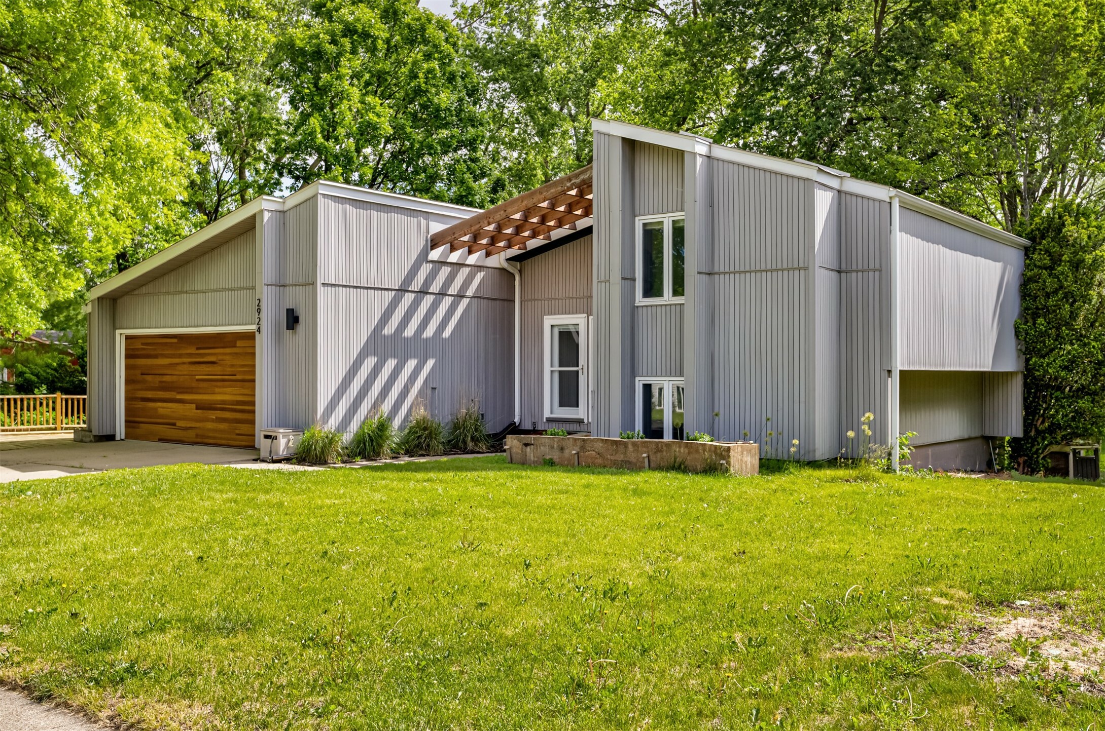 Property Photo: 2924 Diamond Street IA 50010
