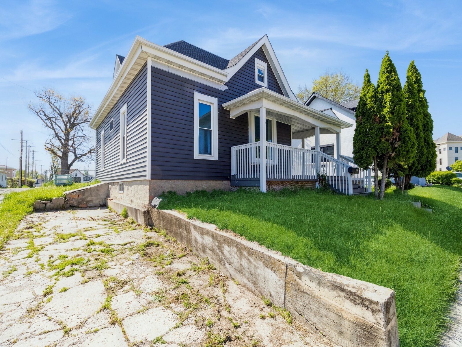 Property Photo:  105 S 2nd Street  IA 50158 