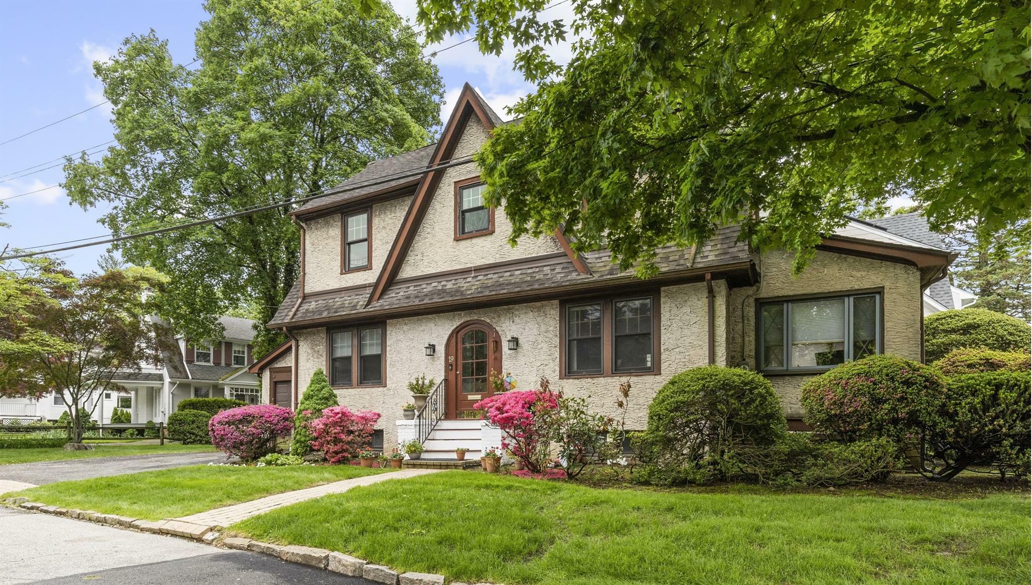 Property Photo: 19 Glenorchy Place NY 10804