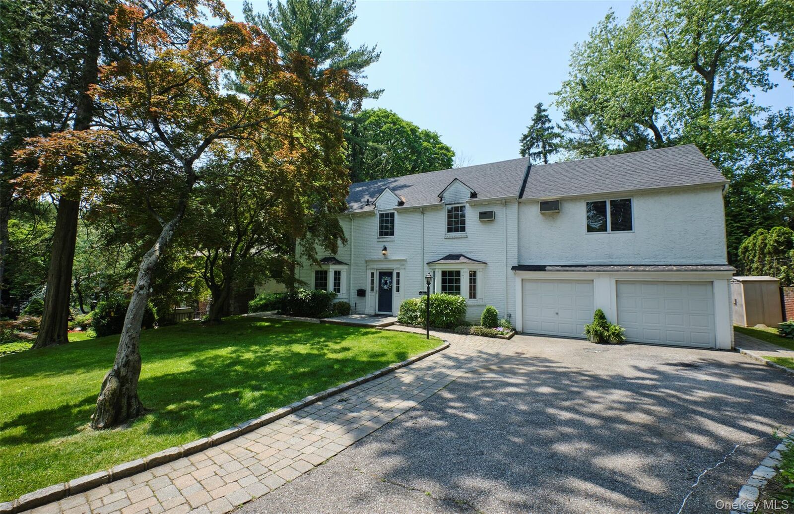 Property Photo:  21 Deepdale Drive  NY 11030 