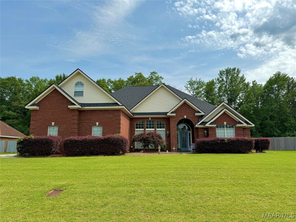 Property Photo: 40 Larkspur Lane AL 36054