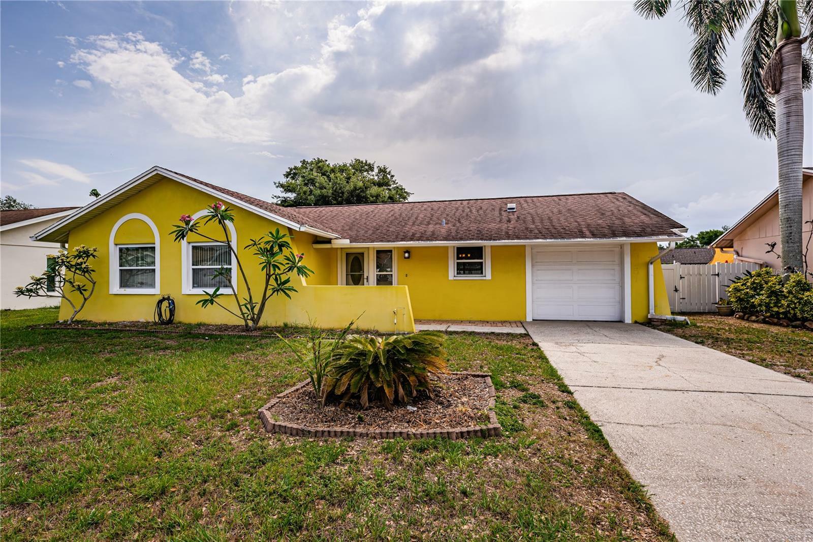 Property Photo: 10051 82nd Lane FL 33777
