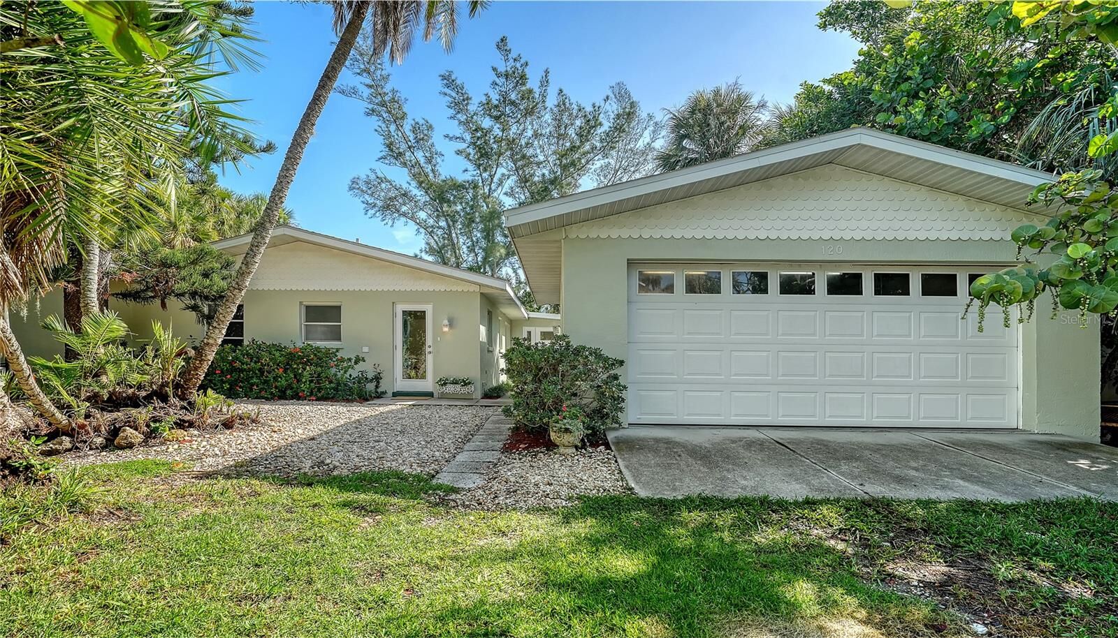 Property Photo: 120 Hammock Road FL 34216