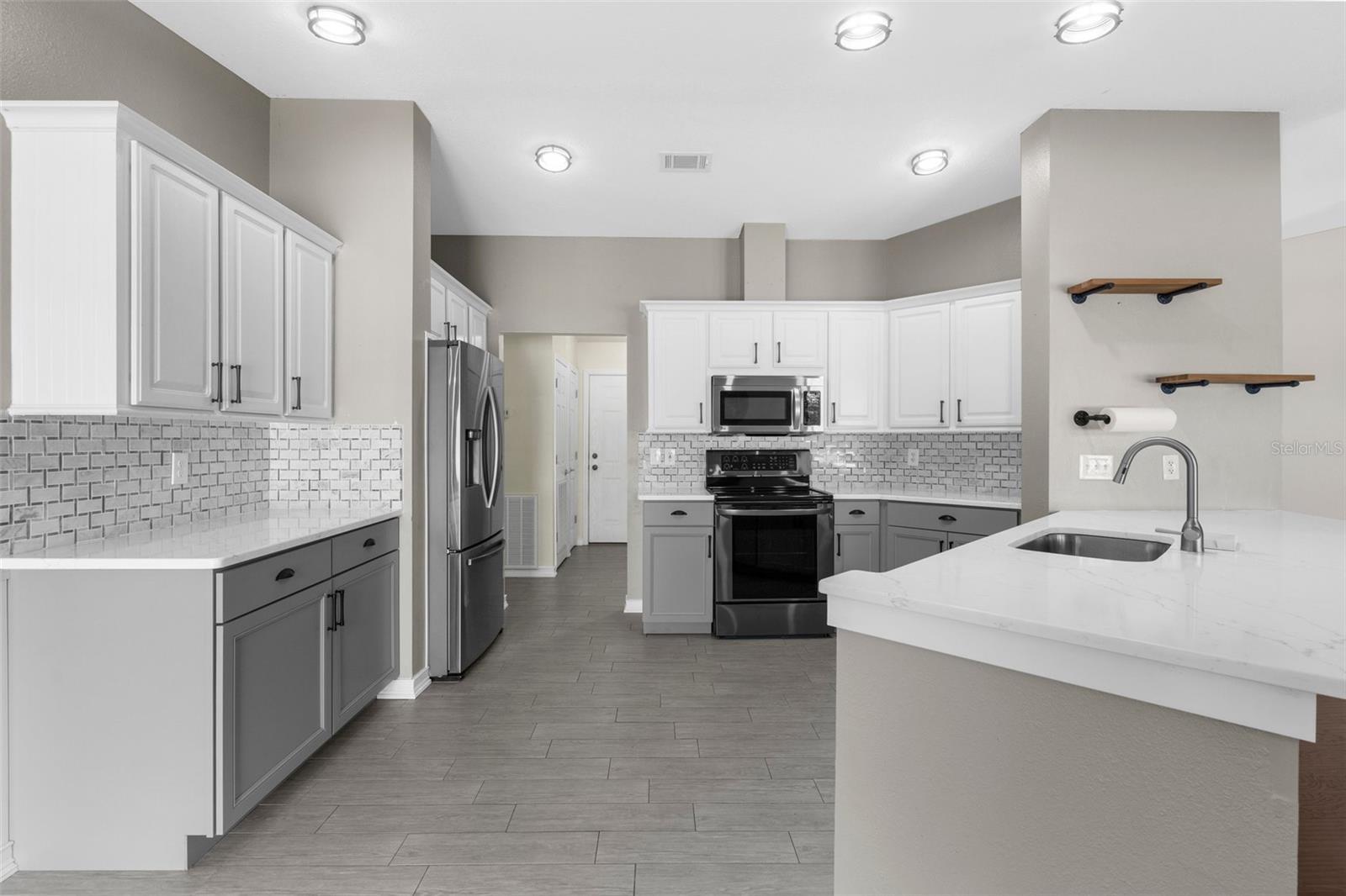 Property Photo:  4305 Heyward Street  FL 34291 