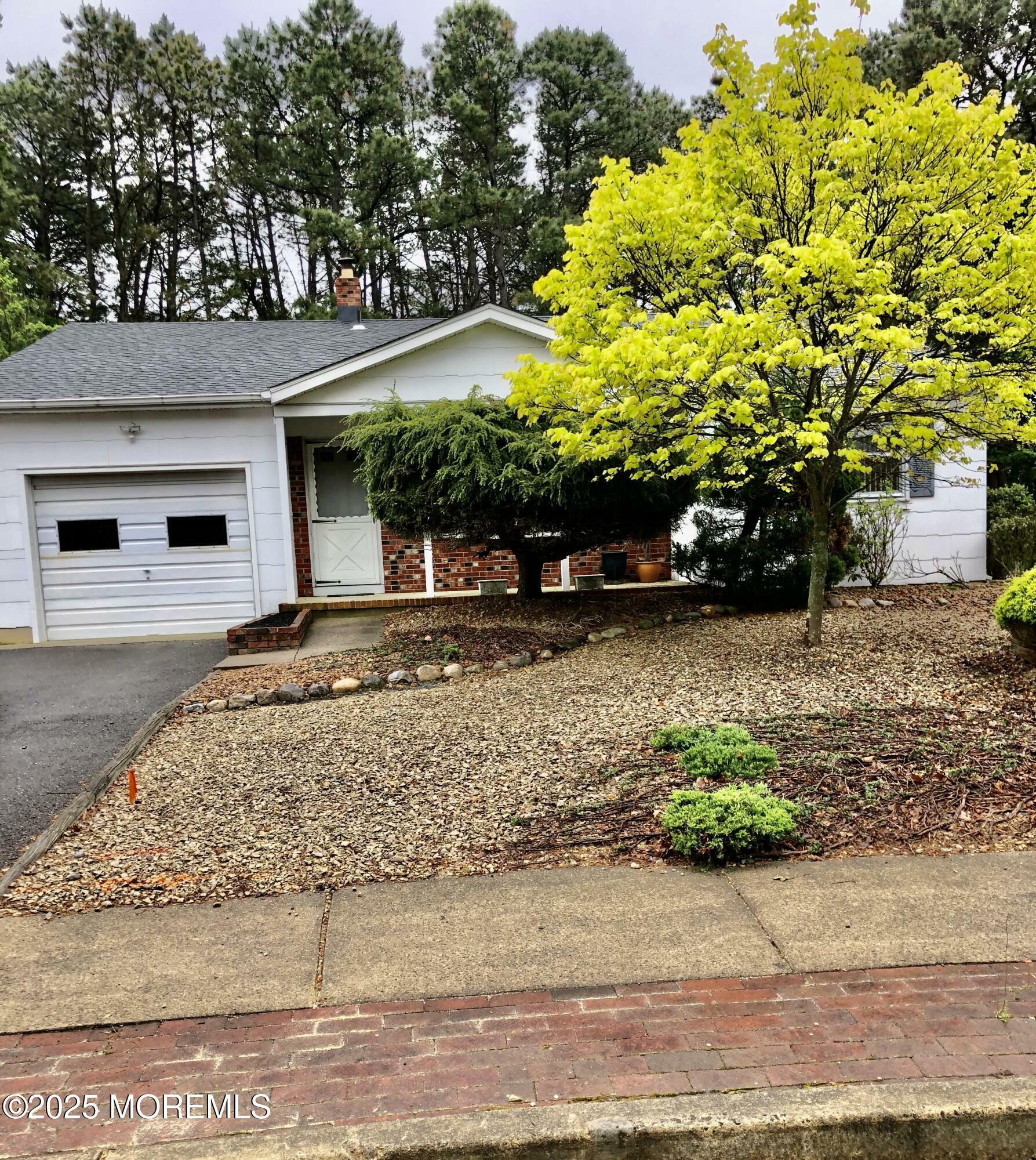 Property Photo:  24 Upton Court  NJ 08757 