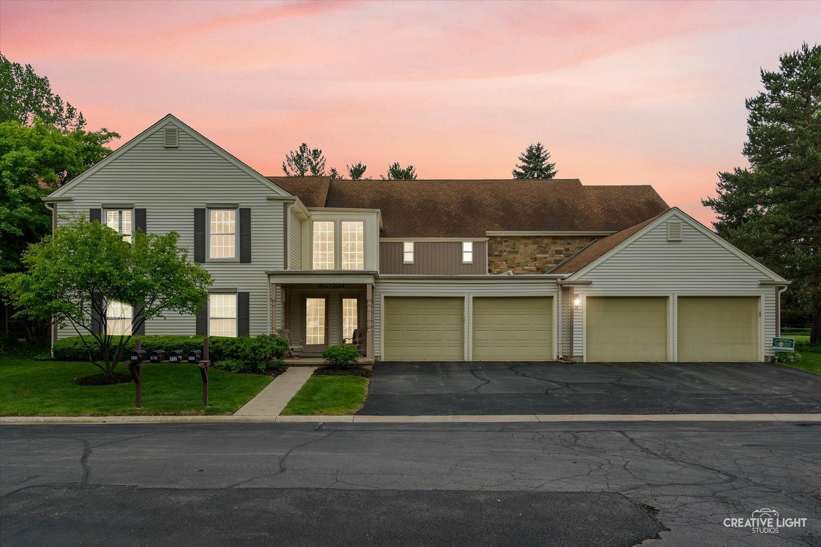 Property Photo: 312 Dunham Place Commons 312 IL 60174