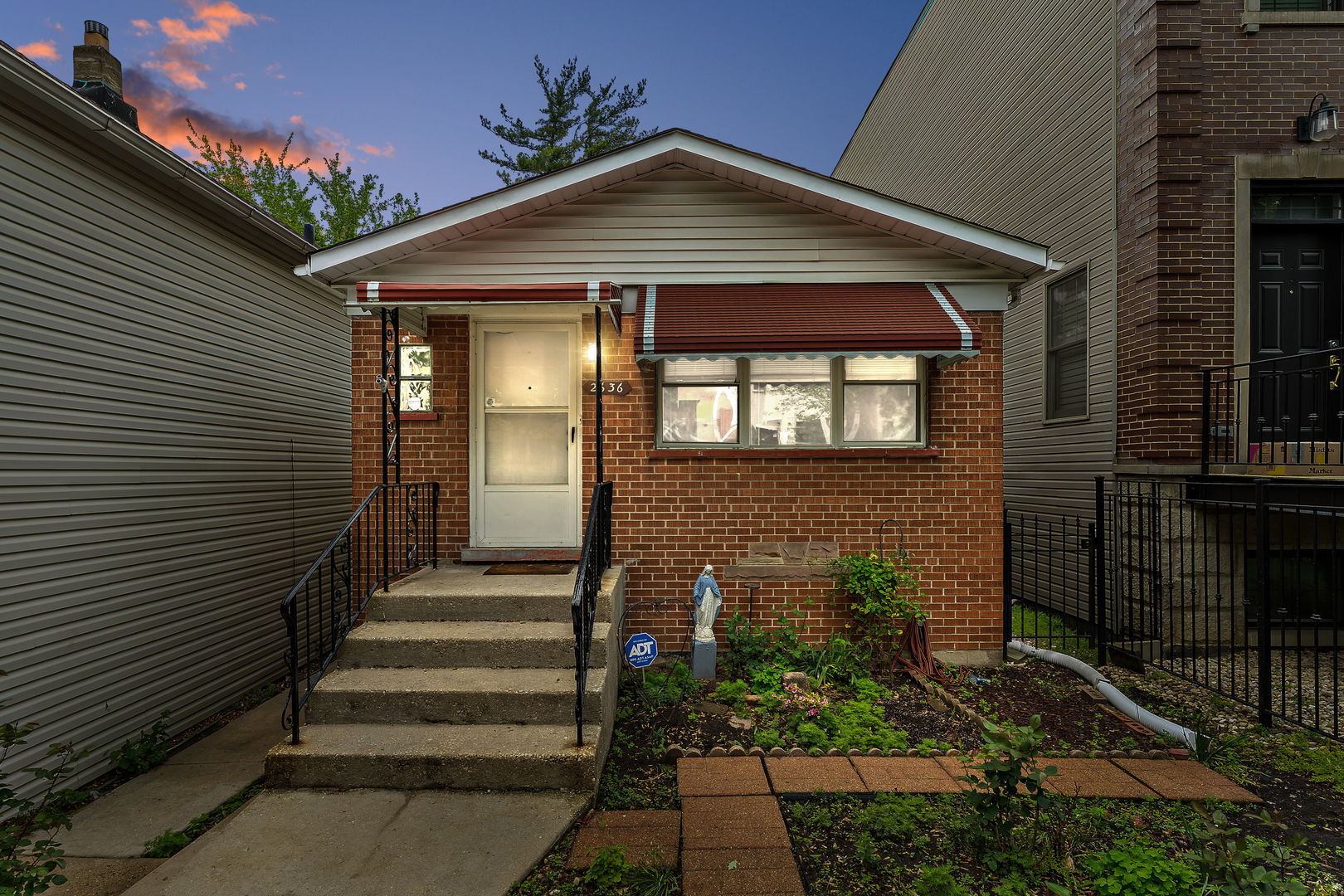 Property Photo:  2636 W Medill Avenue  IL 60647 