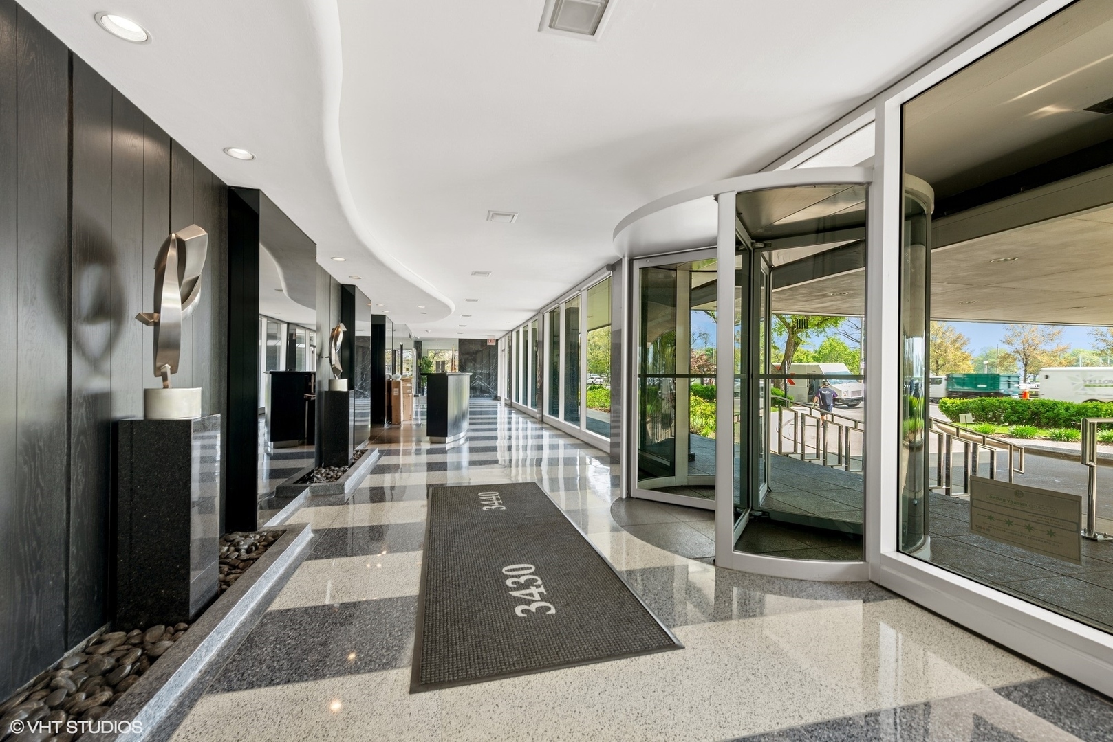 Property Photo: 3430 N Lake Shore Drive 18M IL 60657