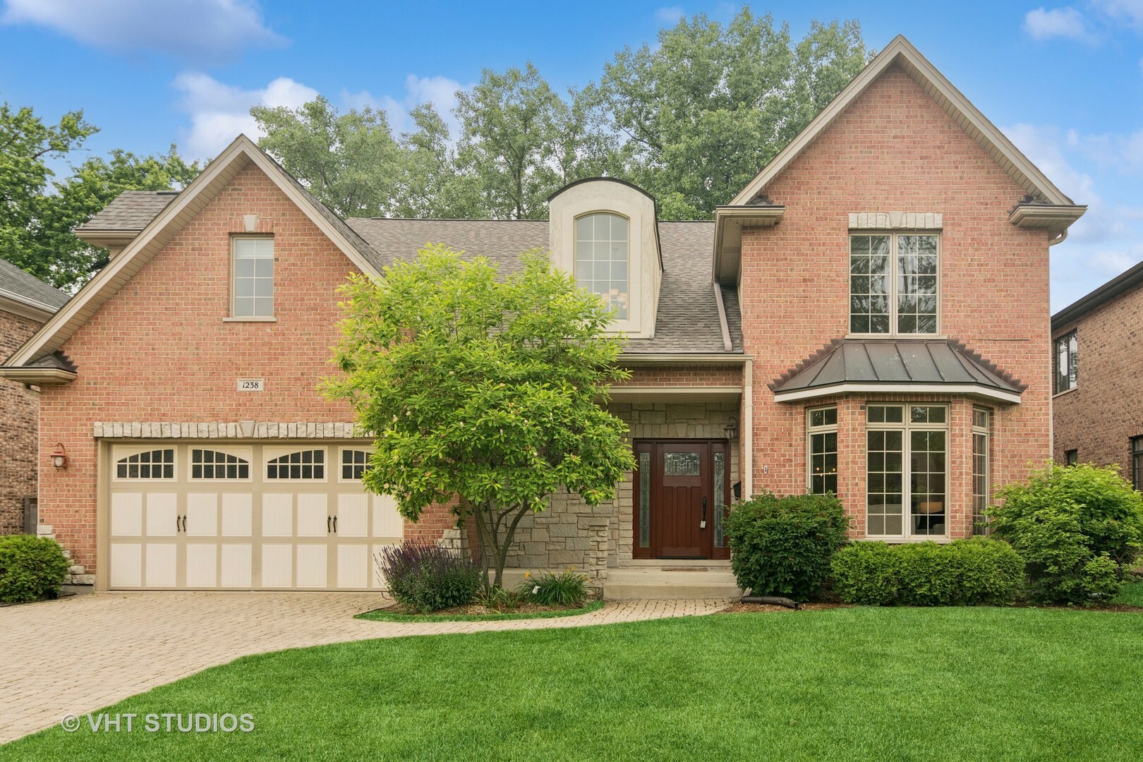 Property Photo: 1238 N Illinois Avenue IL 60004