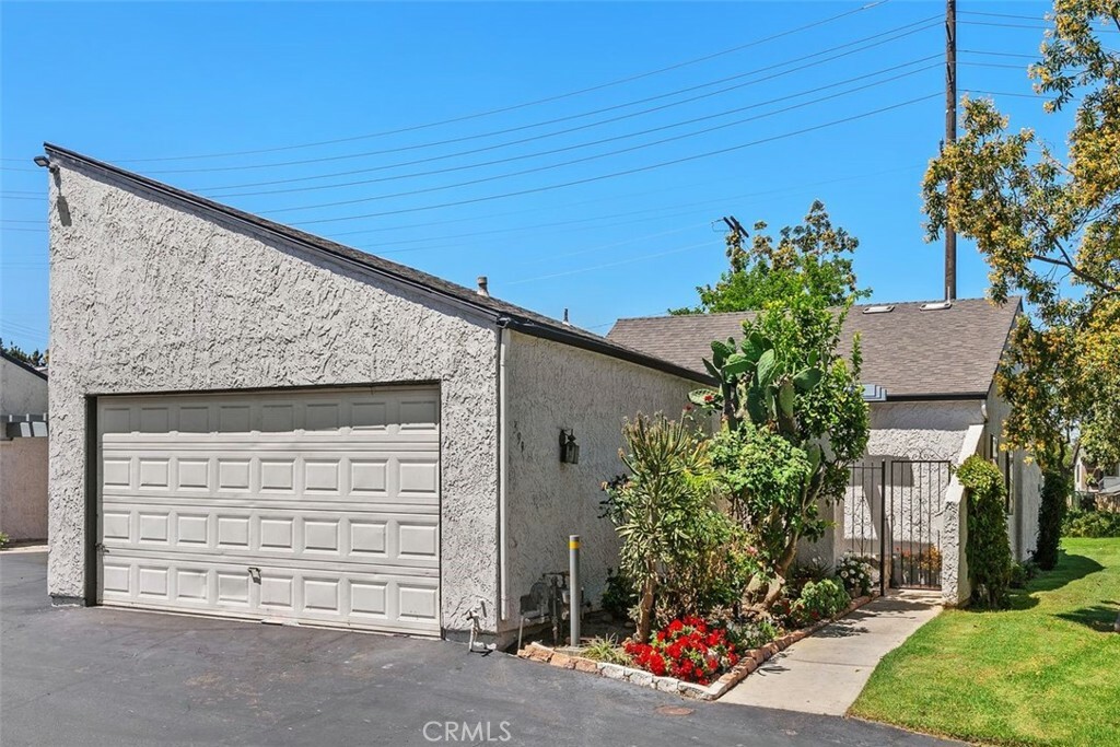 Property Photo: 399 N Ironpike Circle 18 CA 92807