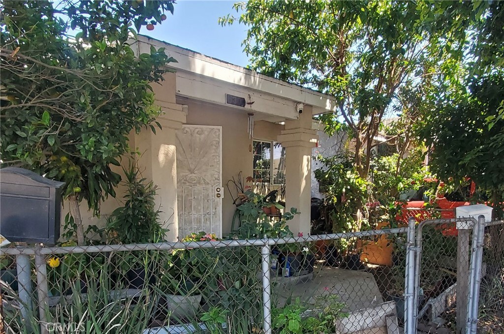 Property Photo: 6300 Holmes Avenue CA 90001