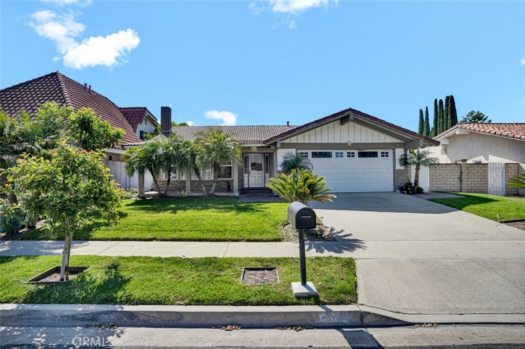 Property Photo: 15442 Eiffel Circle CA 92604