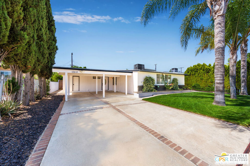 Property Photo:  13613 Muscatine Street  CA 91331 