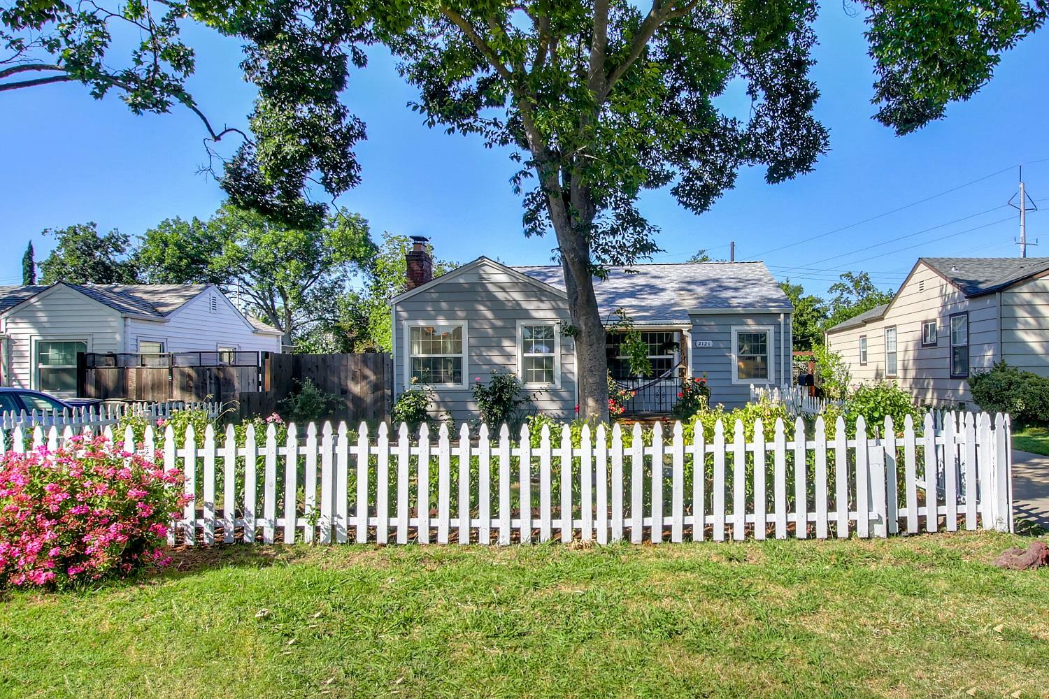 Property Photo: 2121 Juliesse Avenue CA 95821