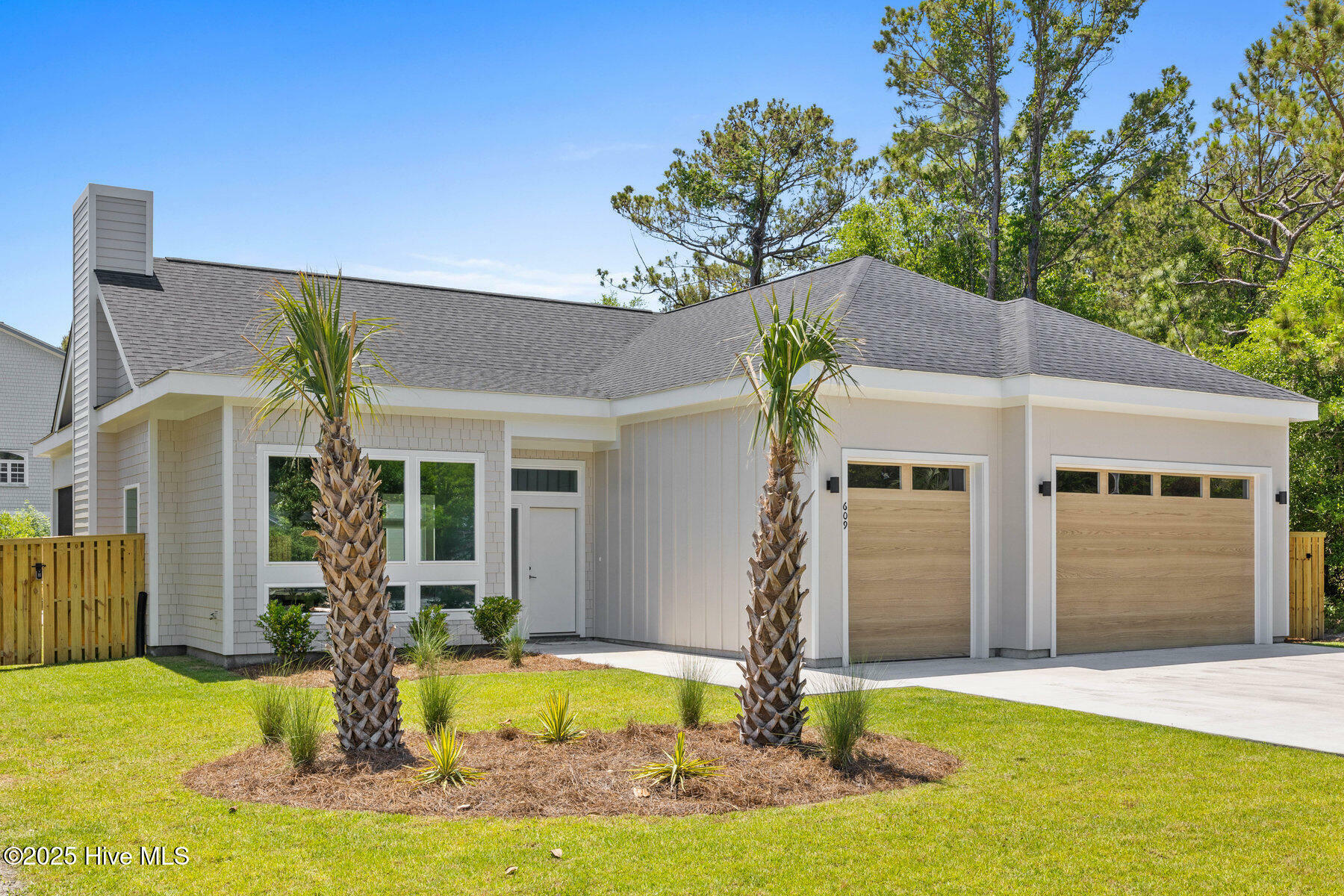 Property Photo: 609 Augusta Avenue NC 28428
