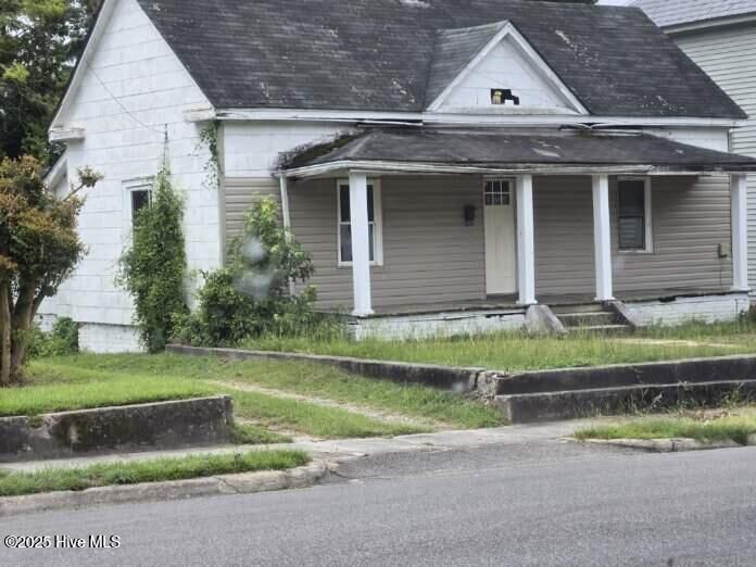 Property Photo:  714 Leak Street  NC 28379 