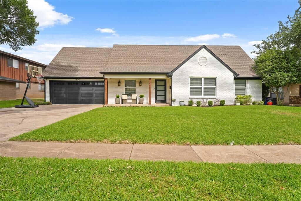 Property Photo:  12212 Ridgefair Place  TX 75234 