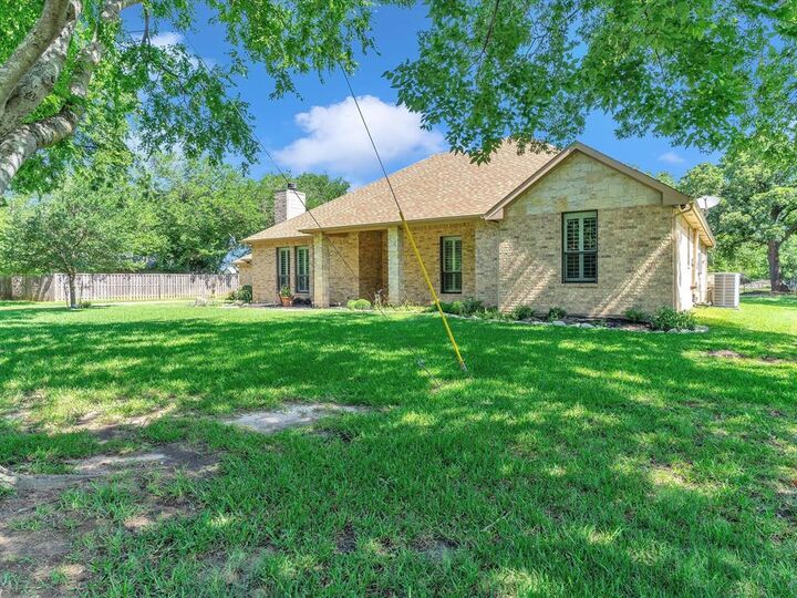 Property Photo: 5 Hickory Street TX 75065