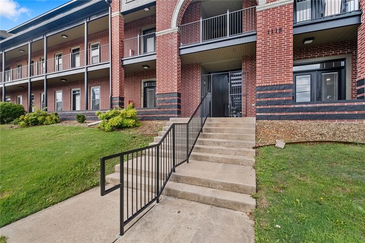 Property Photo: 1115 N Leverett Avenue 102 AR 72703