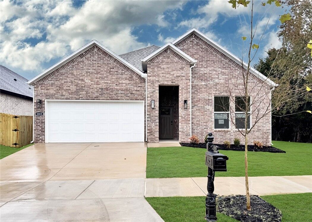 Property Photo:  3003 N Grey Squirrel Drive  AR 72704 