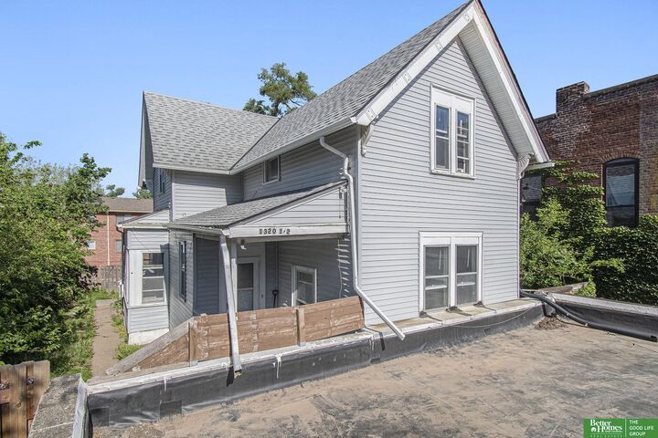 Property Photo:  1320 N 40 Street  NE 68131 