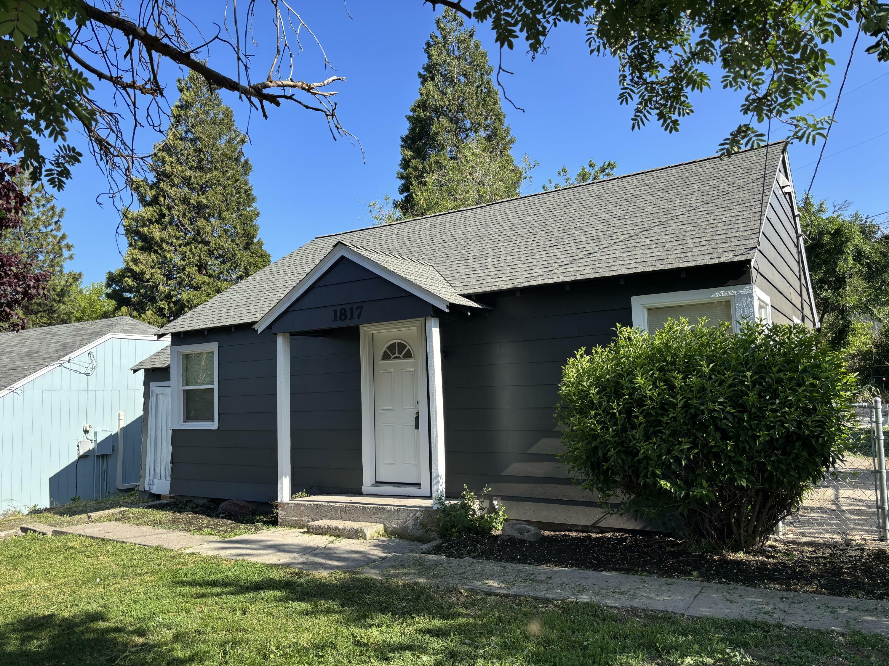 Property Photo: 1817 Birch Street OR 97601