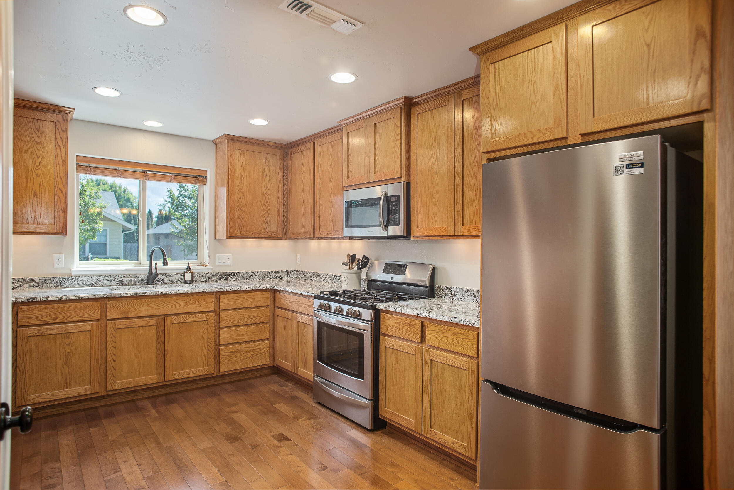 Property Photo: 1820 SW I Street OR 97526